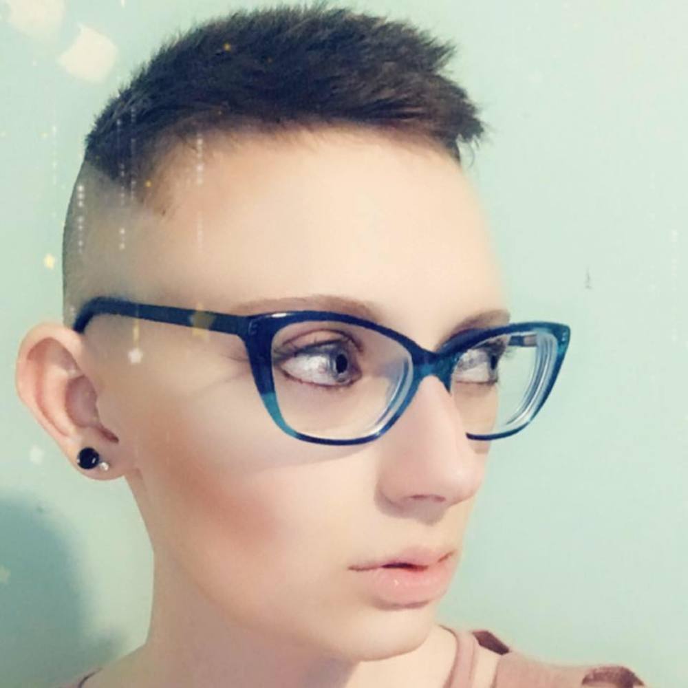 Meet your Posher, Courtney